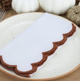 Solid Napkins with Scalloped Edge — White(Edges-Rust)
