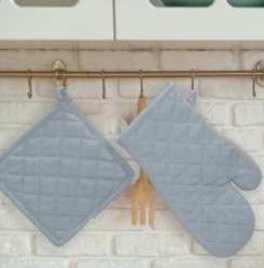 Pot Holder + Oven Mitts · Solid — Grey