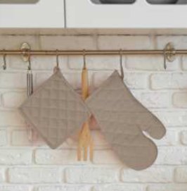 Pot Holder + Oven Mitts · Solid — Beige