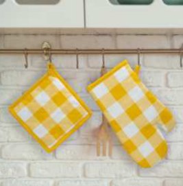 Pot Holder + Oven Mitts · Buffalo Checked — Honey Gold/White