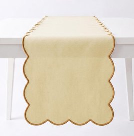 Solid Runner · Edge Scalloped — Beige/Brown